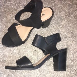 NWOT Black basic heels velcro ankle